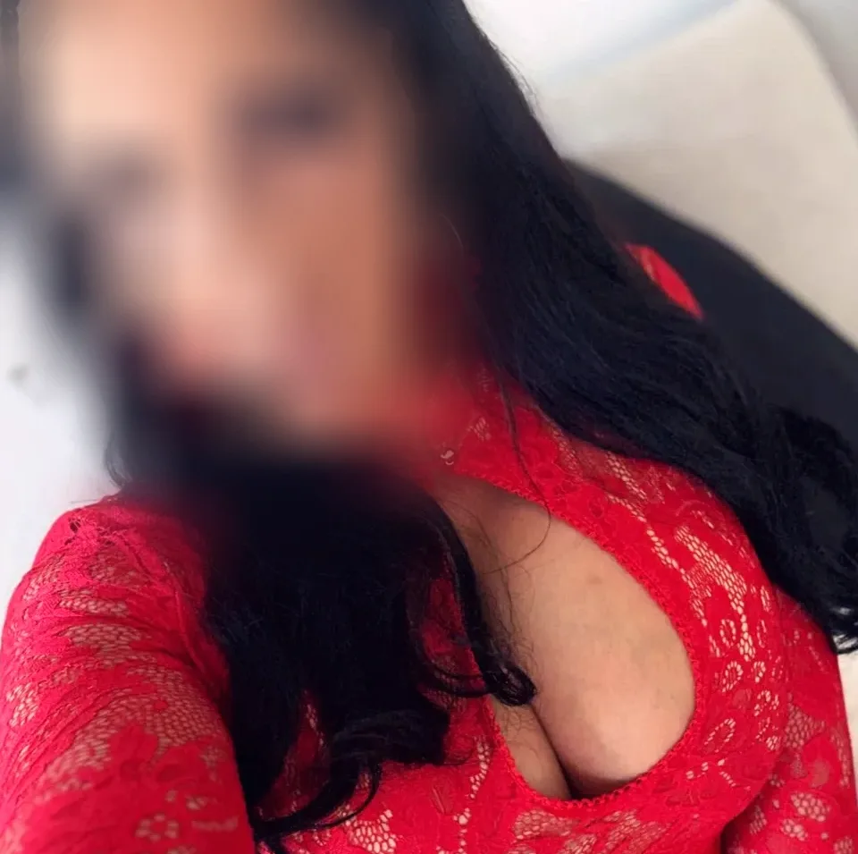 Anna, 37