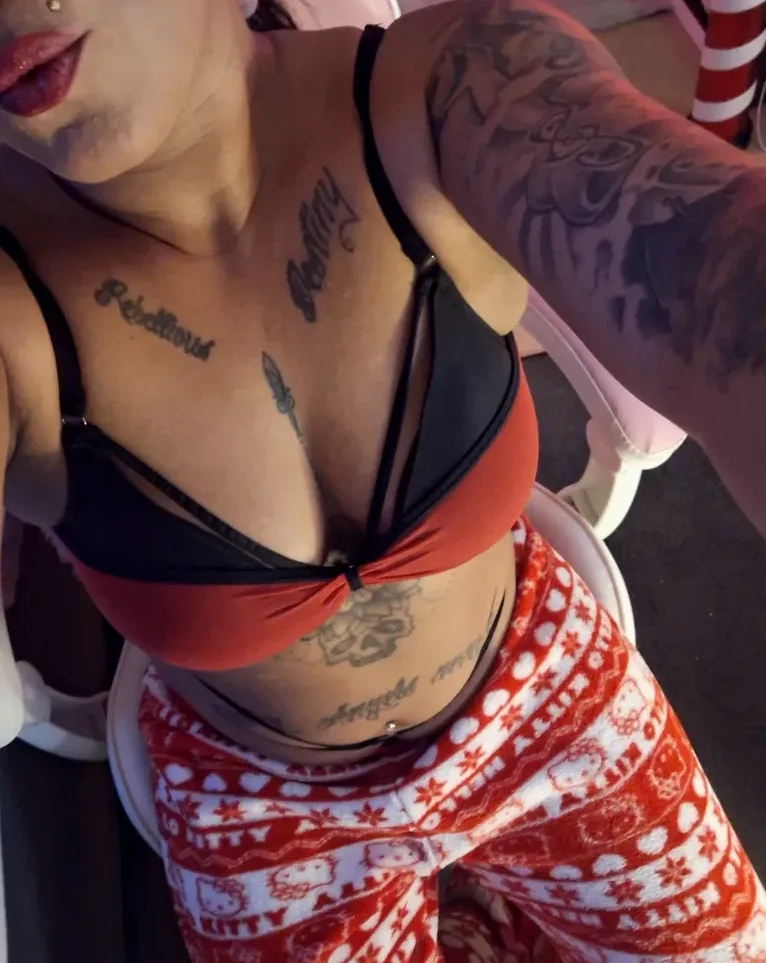 Daniela, 31