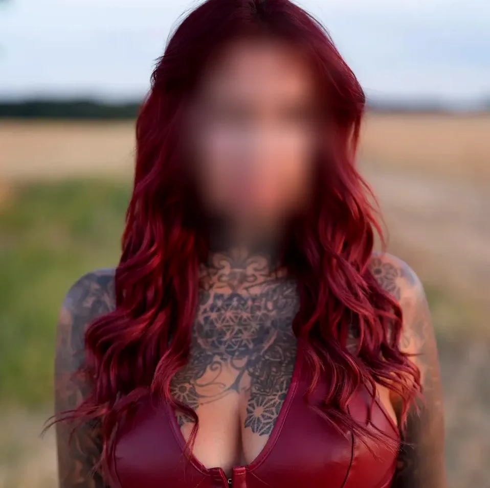Larissa, 37