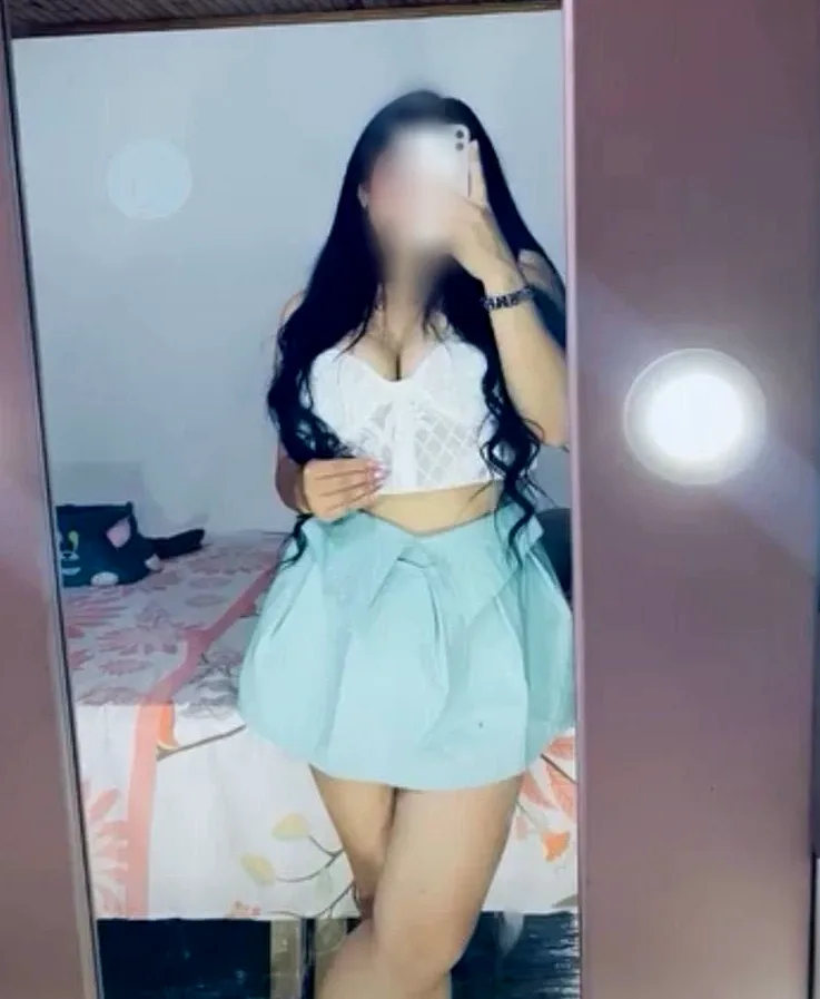 Mia, 22