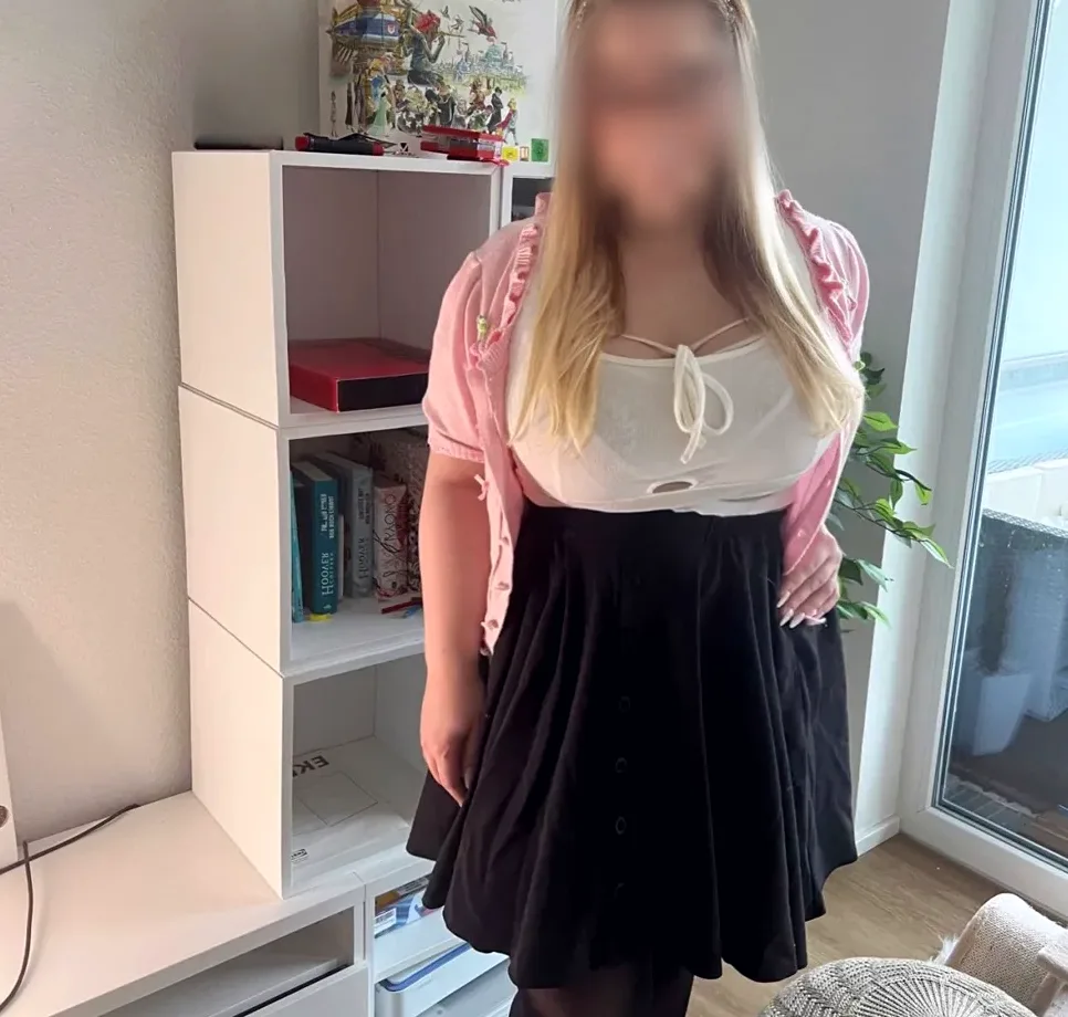Sandra, 32