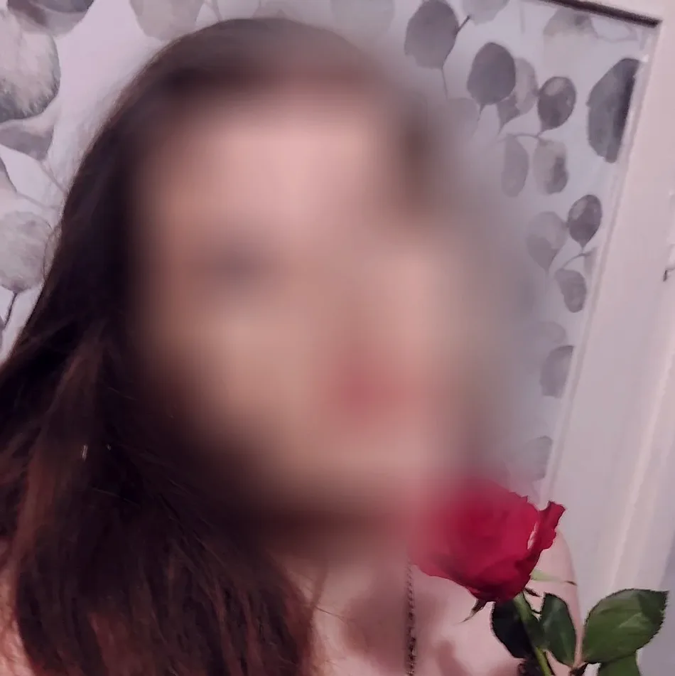 Simone, 27