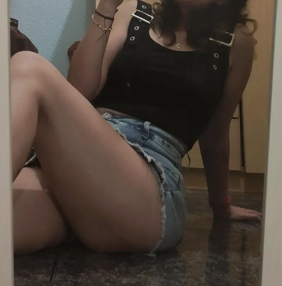 Zeynep, 32